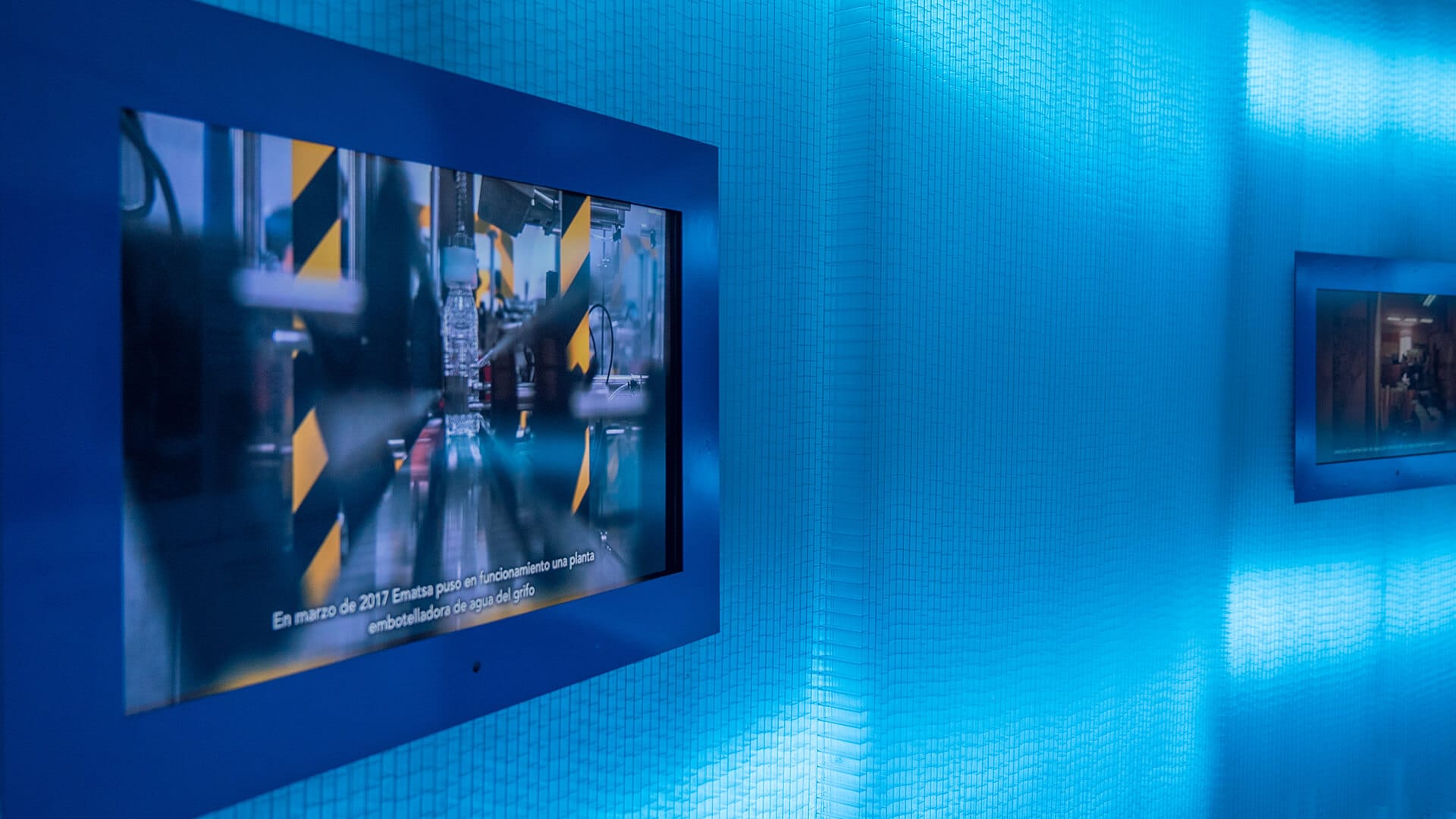 Diseño de arquitectura efímera con monitores y audiovisual para Ematsa Tarragona