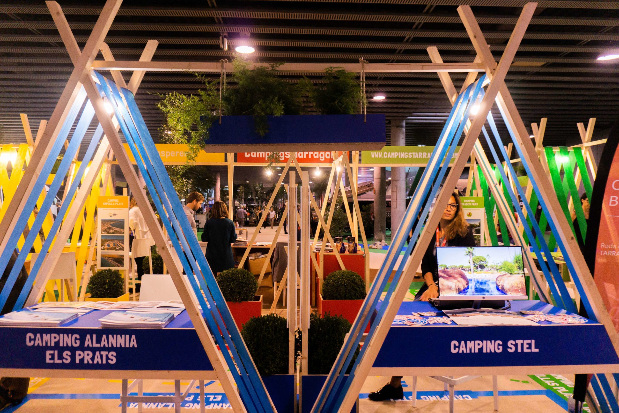 Diseño de stand efímero para feria turística Diseño de stand efímero para feria turística